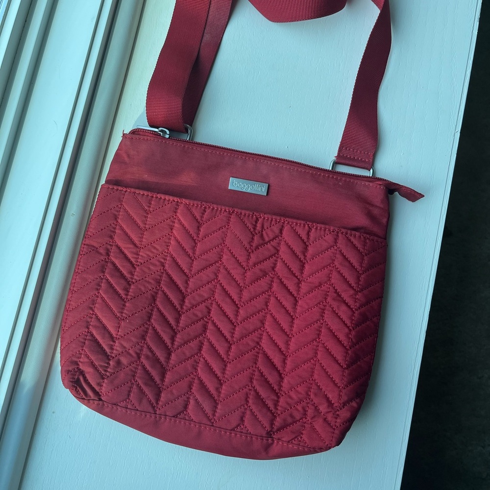 Baggallini Red Textured Crossbody Bag with Quilted Design